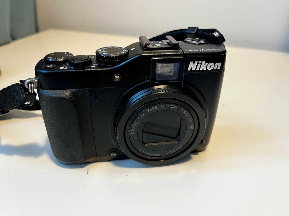 Sprzedaję używany aparat Nikon Coolpix P7000