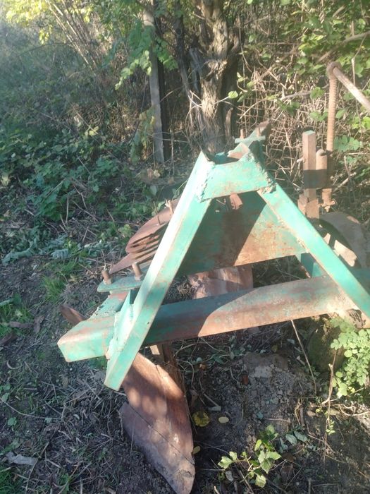 Продаю плуг трьох корпусний