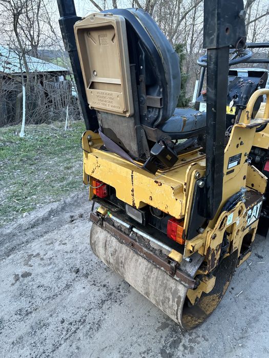 Walec drogowy cat cb114 możliwość wynajęcia Zagęszczarka