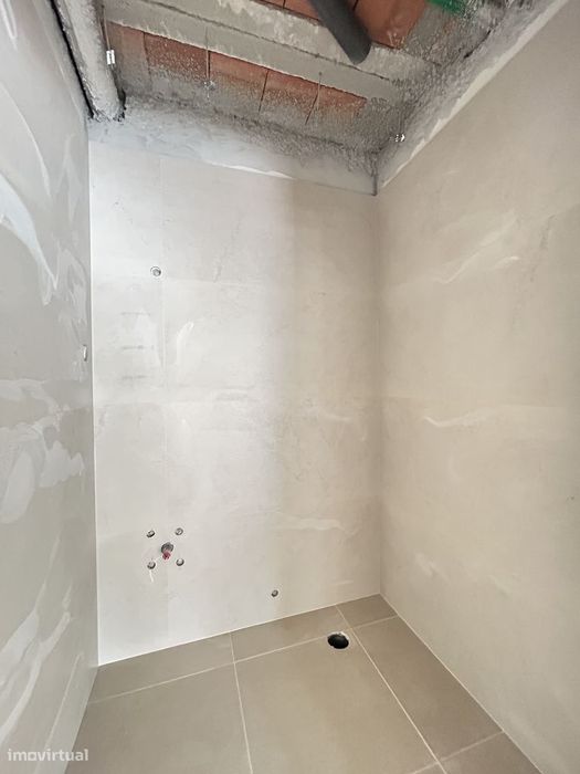 VENDE-SE Moradia T4,NOVA,entregue equipada, próximo ao Centro de Braga