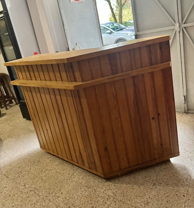 Balcão bar em madeira