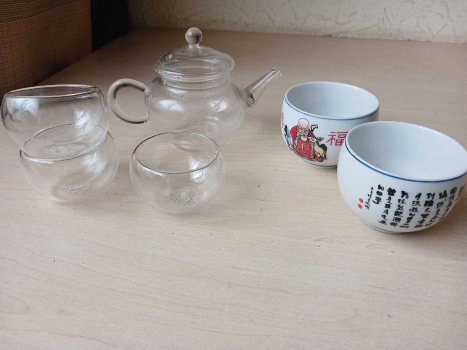 Чайнички, чашки та колби для чайної церемонії