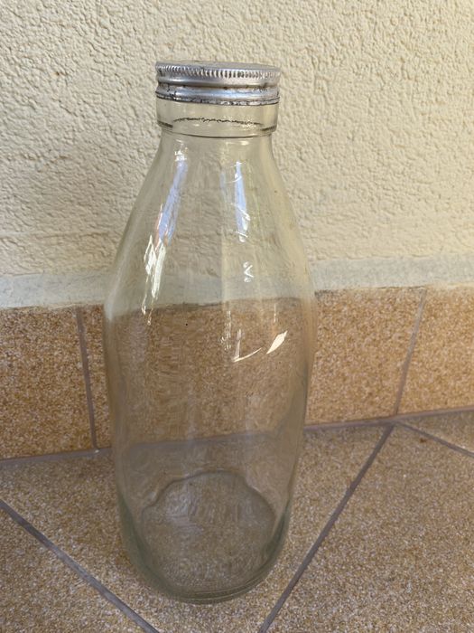 PRL - Duża szklana butelka z nakretką / wazon