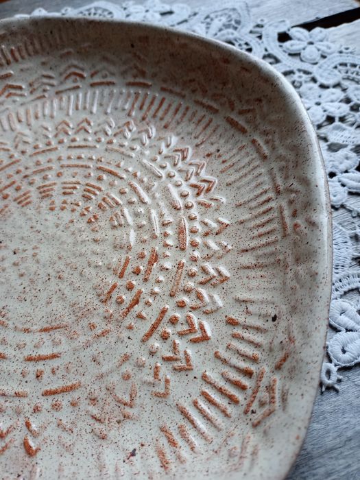 Ceramiczna misa w rustykalnym stylu, rękodzieło