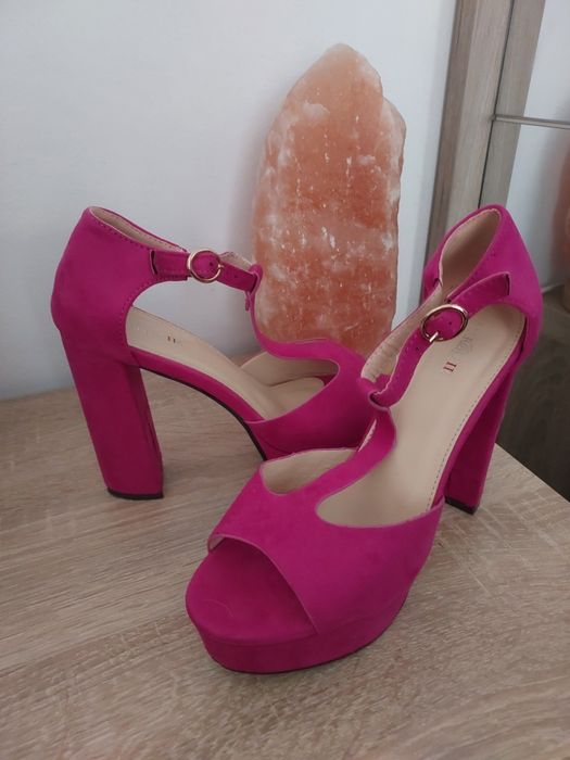 Śliczne różowe sandały na słupku Marquiiz 39 (25cm)