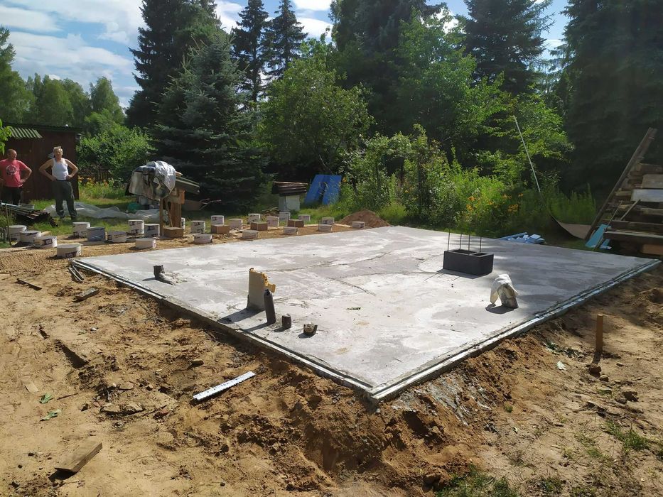 Budowa fundamentów  płyty fundamentowe izolacja ogrodzenia ławy