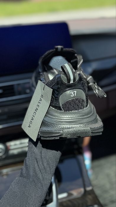 Кросівки Balenciaga 37