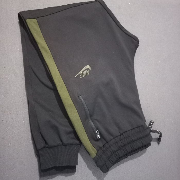 Спортивні штани Nike