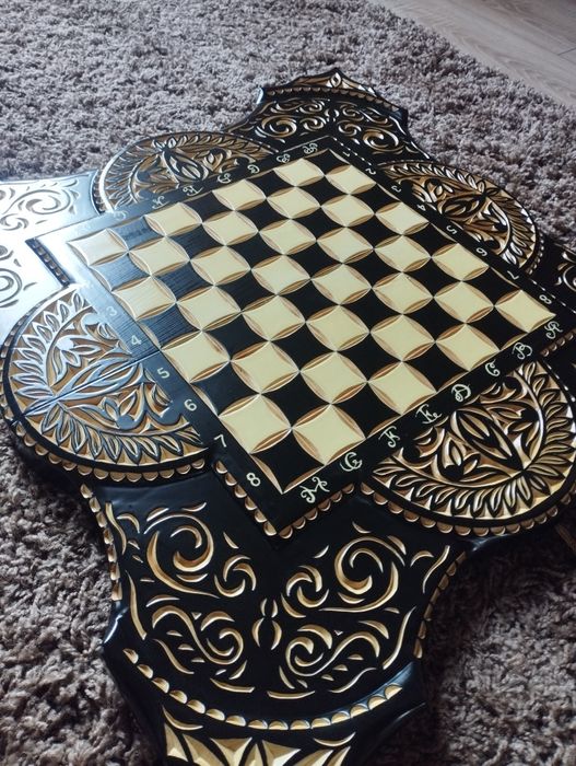 Шахи - нарди різьблені, ручної роботи.