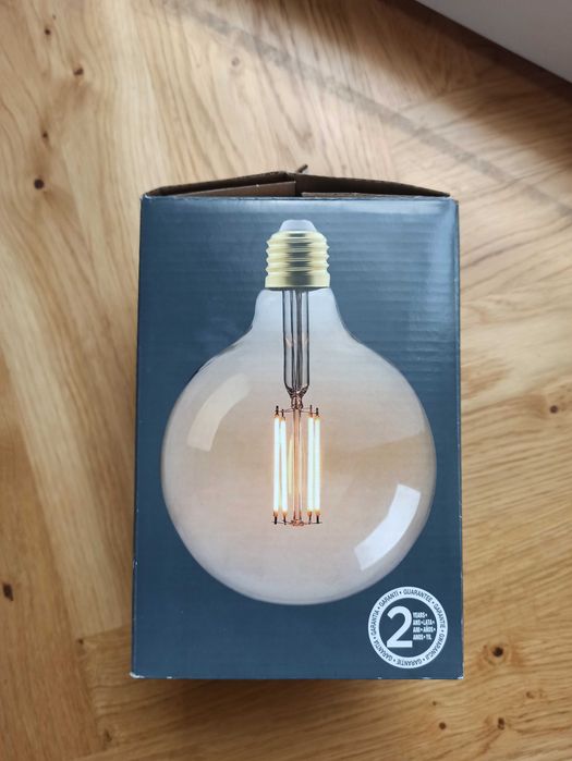 ściemnialna żarówka LED ZANGRA - szkło opalowe - 2700K - 4W - Ø 9,5 cm - 14,7 cm wysokość.