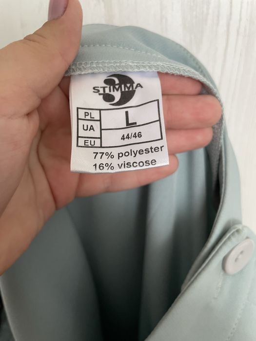 Брючний костюм гарно виглядаю гарна якість на комирці є тональник