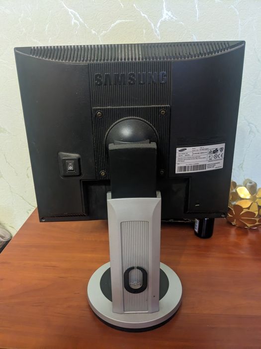 Монитор Samsung 710Tмонітор з кабелем 17 дюймів