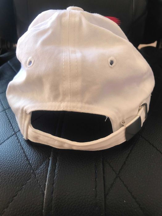 boné da Balenciaga Paris