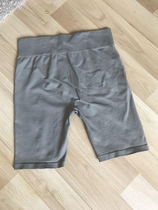 Obcisłe leginsy krótkie  damskie r. L H&M