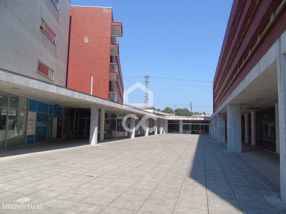 Vende-se Loja — São Jorge (Selho), Braga