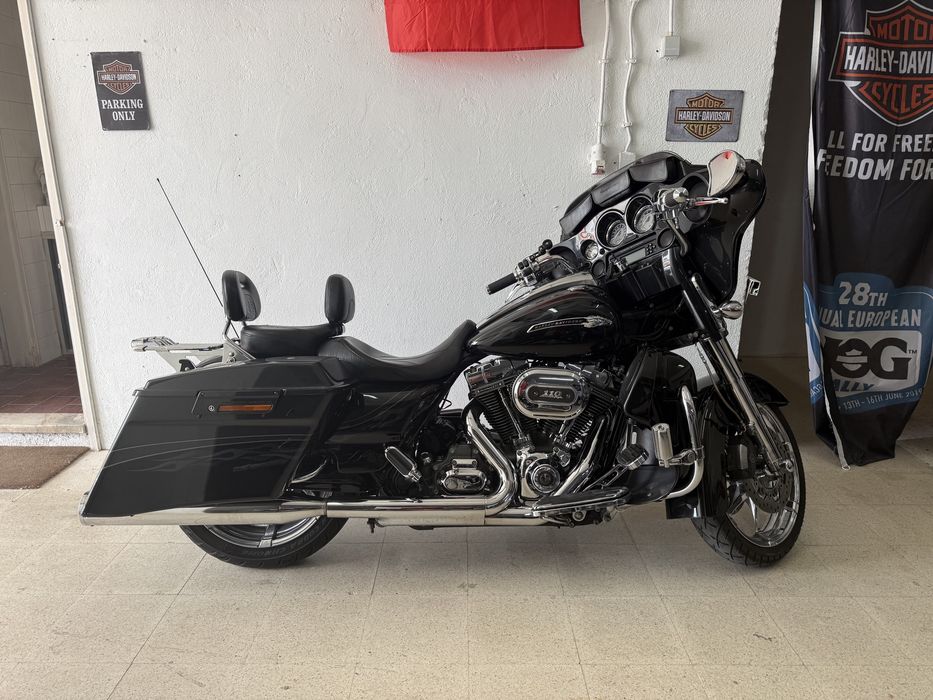 Harley Street glide CVO 1800cc