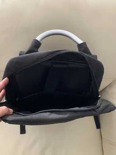 Mochila da marca LG em muito bom estado