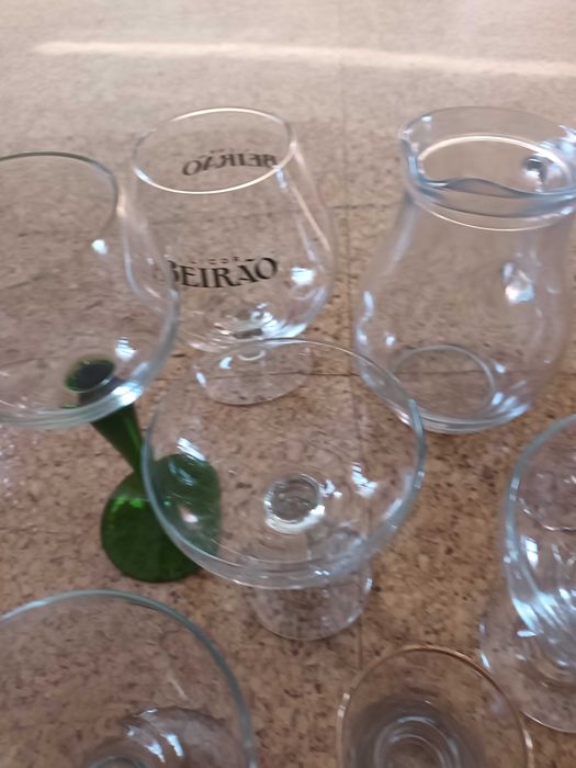 Conjunto de copos e jarro