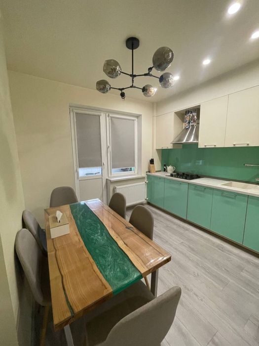 Продам 5 кімнатну квартиру. Район ДНС. Василя  Стуса