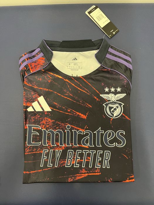 Camisola Adidas x Vhils x SL Benfica - Edição Especial