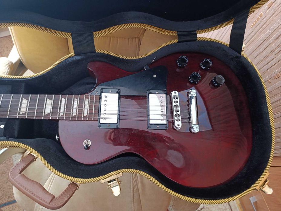Gitara Gibson Les Paul Studio plus case