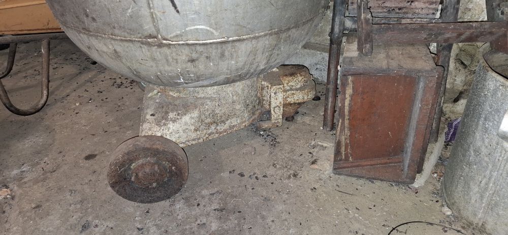 Чан на колесах для вина ємність 200л