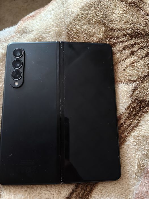 Продам телефон   Samsung Galaxy Z Fold (модель Z Fold3 або Z Fold4).