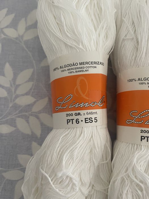 Linhas novelos cor branco
