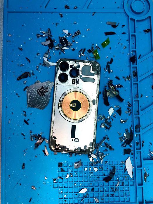 Ремонт телефонів. Заміна задньої кришки/скла iPhone