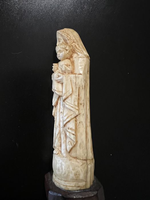 Nossa senhora com menino