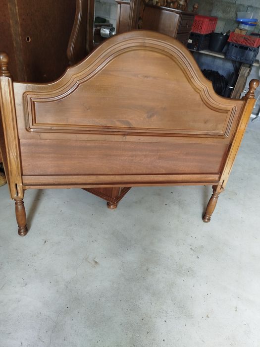 Cama usada em bom estado