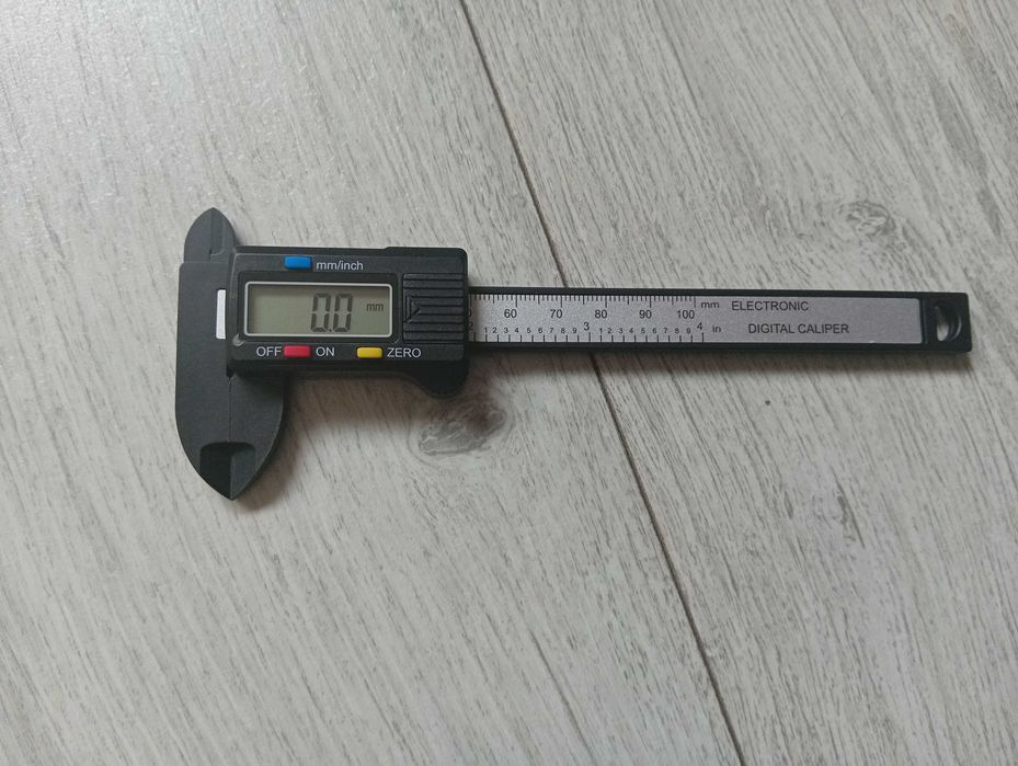 Suwmiarka cyfrowa mała