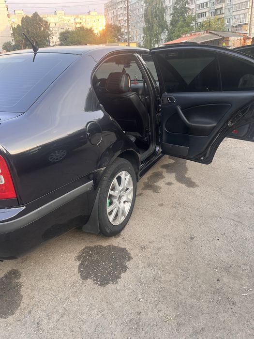 SKODA oktavia тур 1.8 турбо