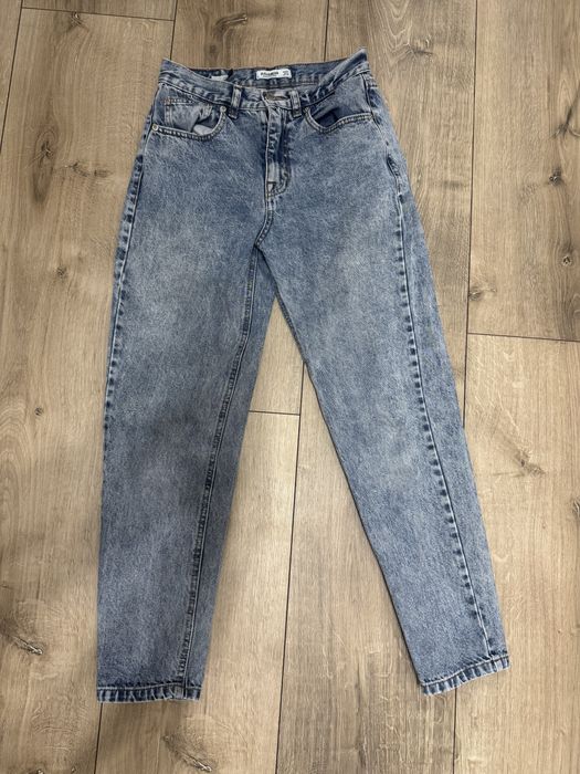 Soodnie jeansy mom slim fit Pull&Bear