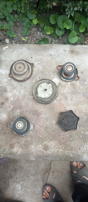 Продам крышки на топл баки.