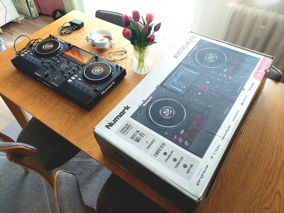 Numark Mixtream Pro konsola + Słuchawki + okablowanie