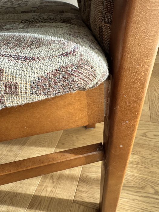 Drewniany stół rozkładany + 6 krzeseł – solidny komplet do jadalni