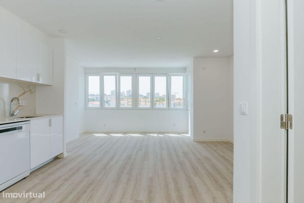 Apartamento Renovado T2 com Vista Panorâmica em Marvila, Lisboa