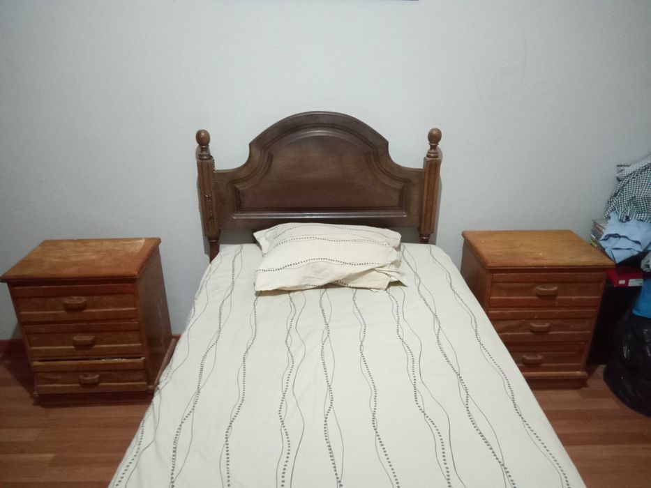 Cama solteiro + mesinhas de cabeceira