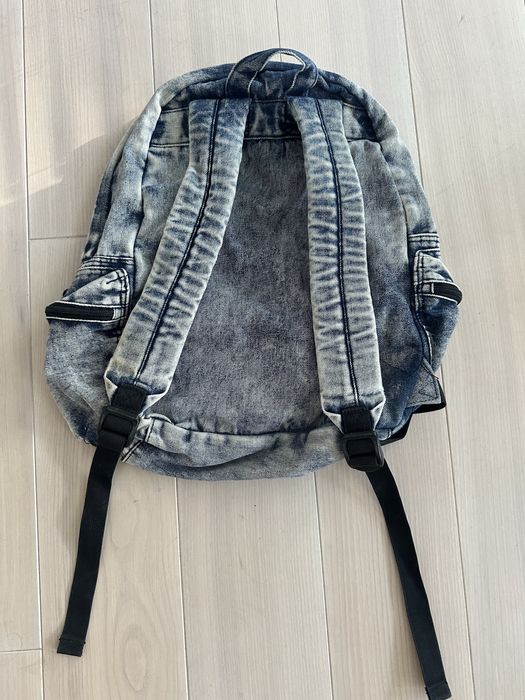 Jeansowy plecak z naszywkami Cropp