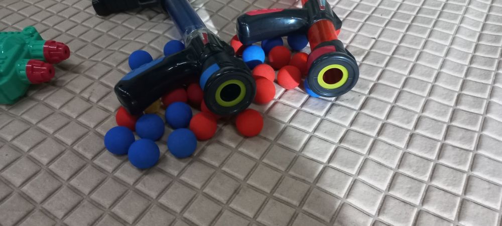 Дитячі іграшкові  помпові пістолети/ автомати та водяний пістолет