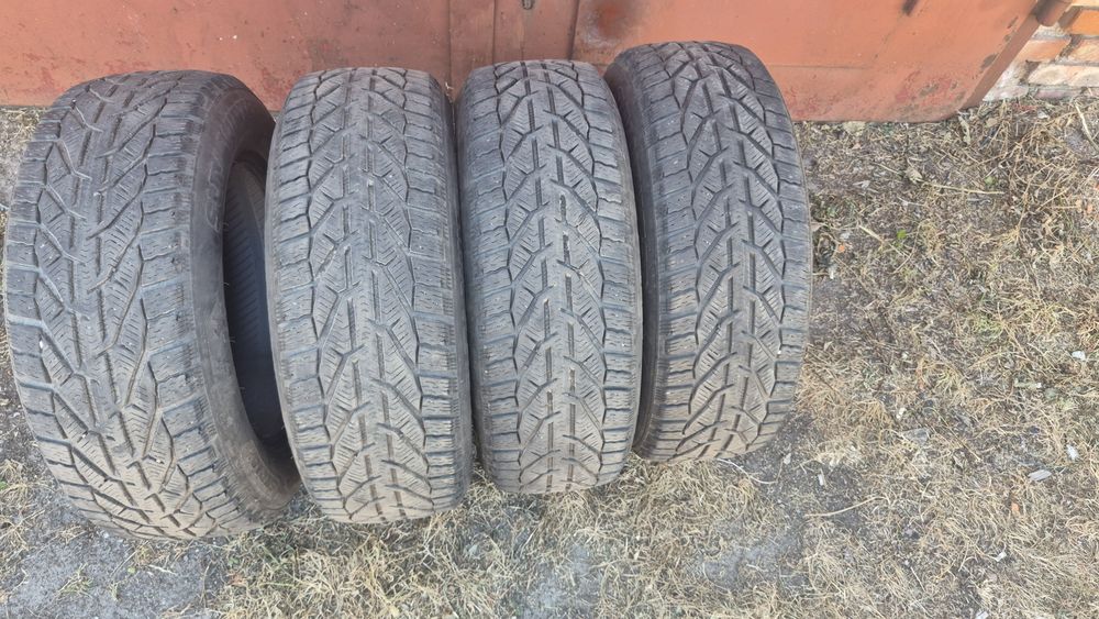 Продам зимові шини 225x65x17