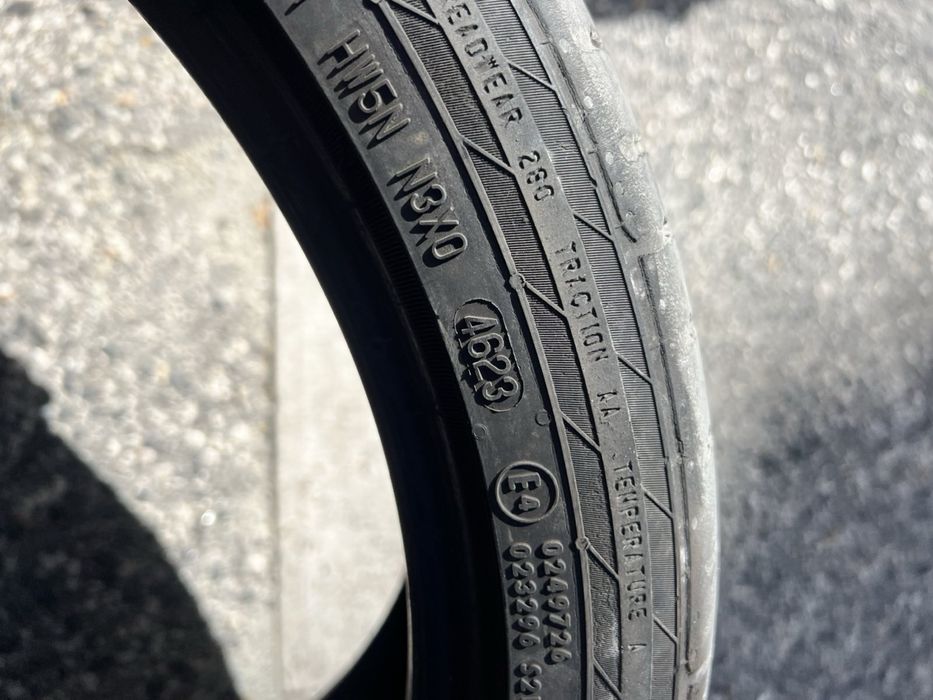 225/40/18 Continental 2 pneus