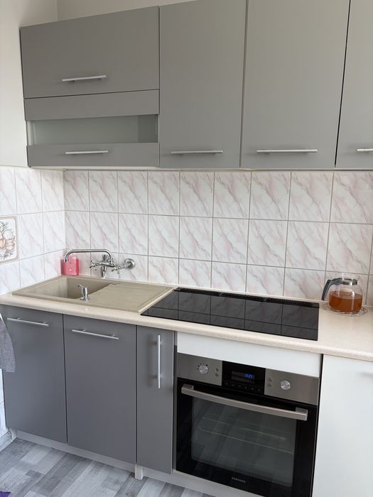 Kuchnia szara ze zlewem i  blatem 491,5m
