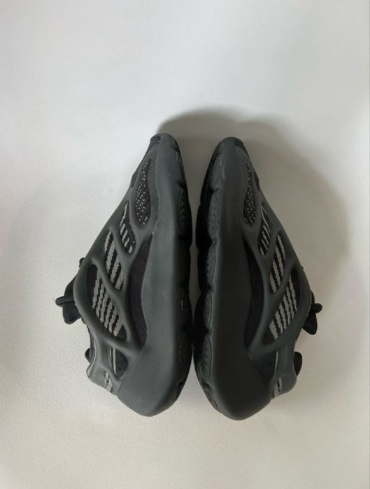 Buty Yeezy Boost 700 Adidas 38