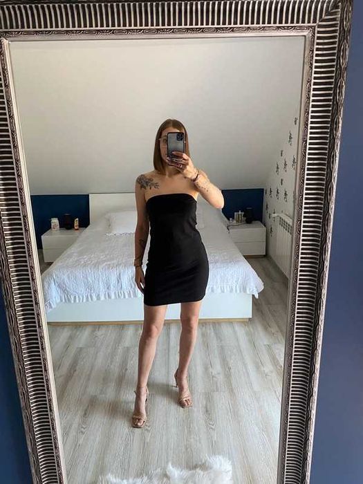 markowa sukienka  mała czarna