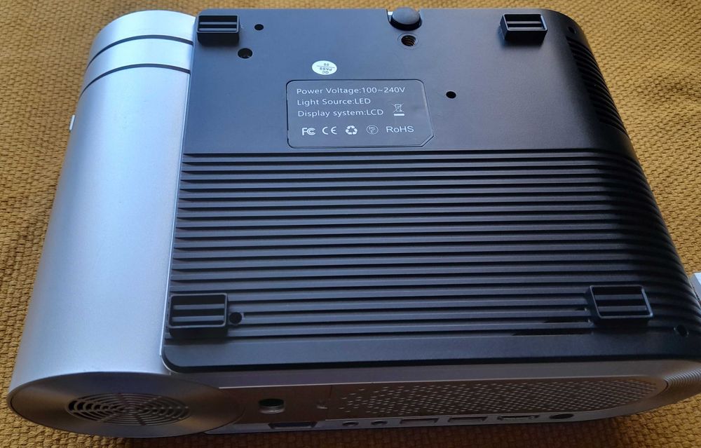 Портативний відеопроектор Vamvo L4200.