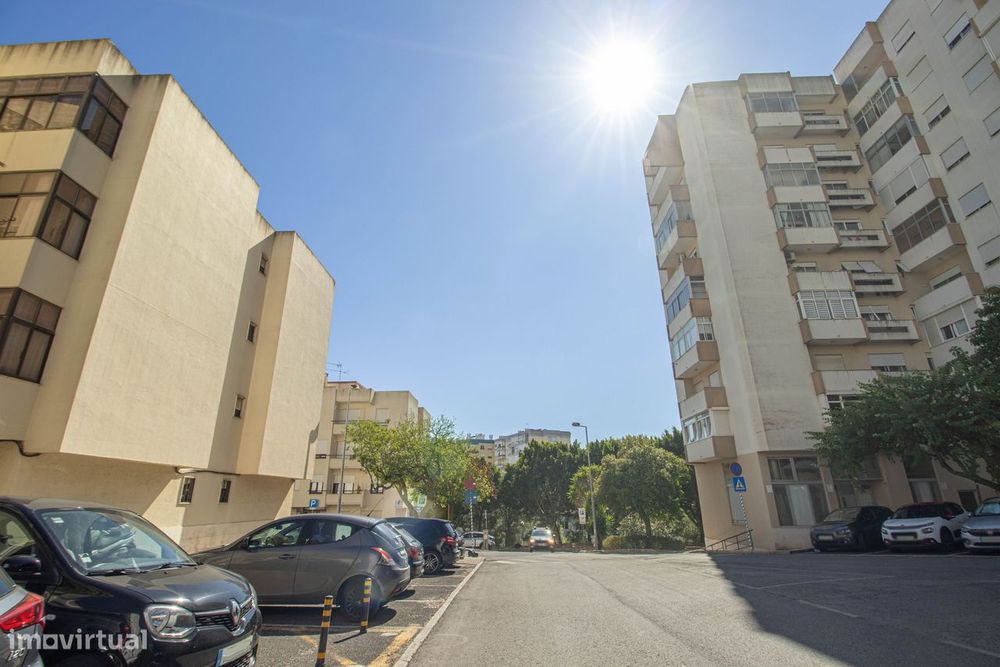 Apartamento T3+1 em Carnaxide