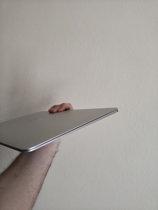 MacBook Air A1534.