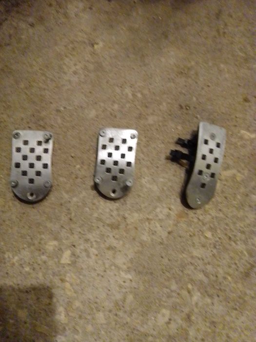 Pedais para automóvel